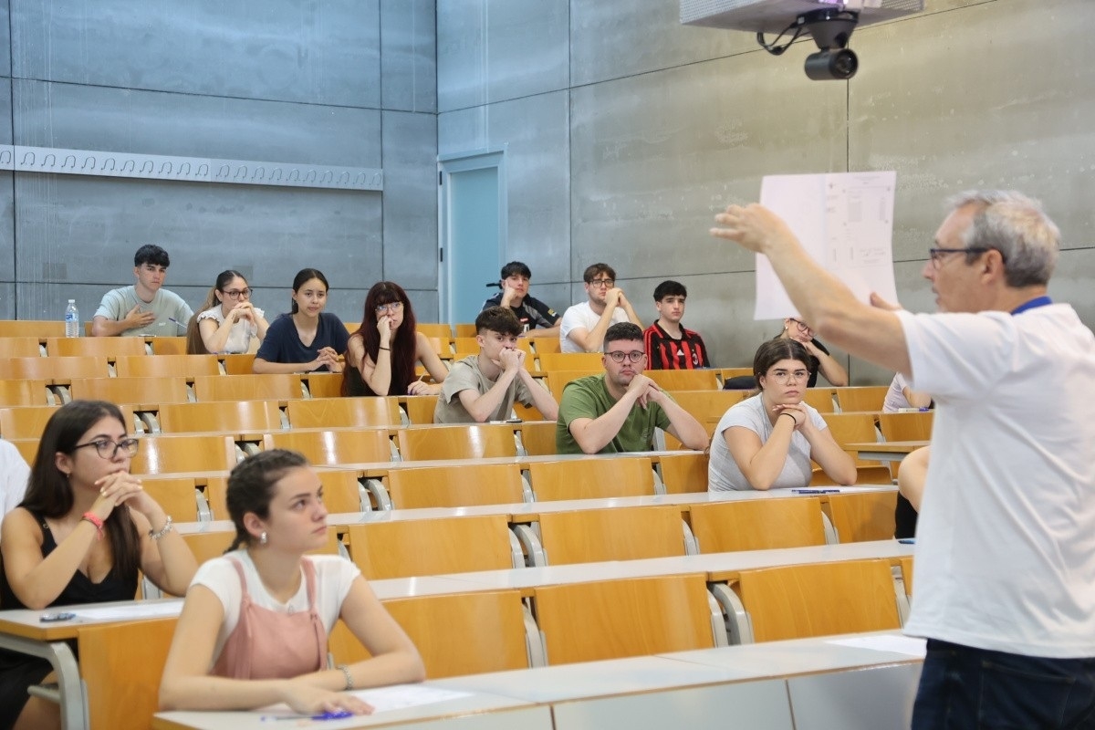 Alumnos antes de un examen de la PAU(HANDOUT por UPCT/ Europa Press)