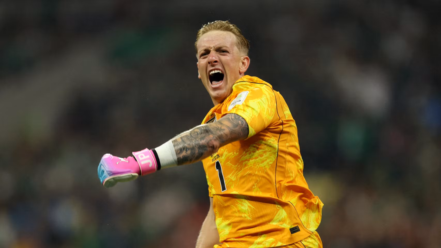 Pickford celebrando durante un partido. 