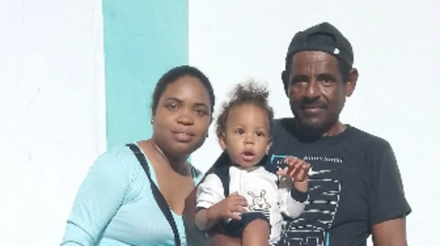 En esta foto familiar se ve a Kleiber con su madre, Ana Luz, y su padre, Carlos; ambos continúan desaparecidos.