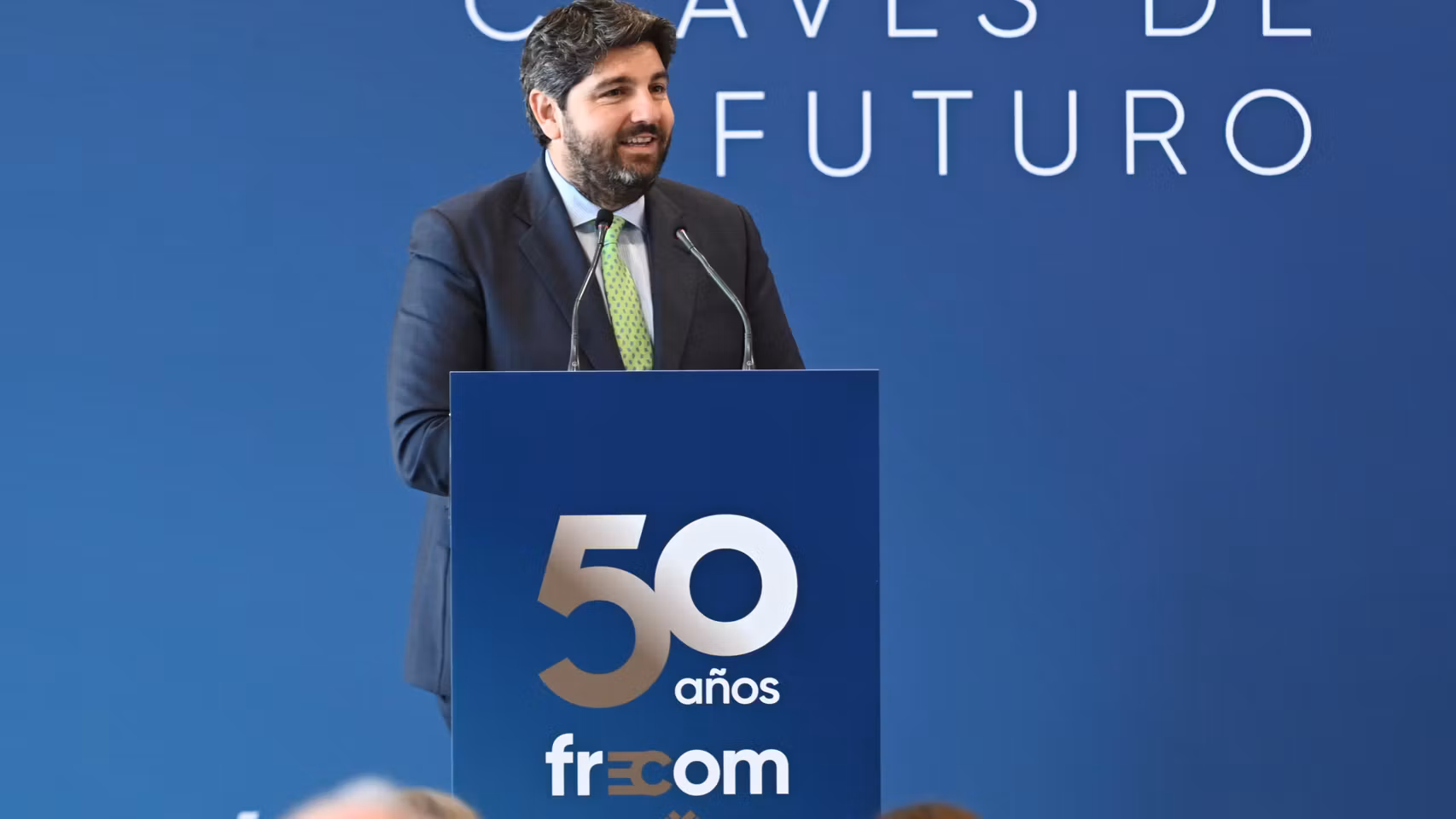 El presidente de la Región de Murcia, López Miras, en la clausura de la Asamblea General de Frecom.