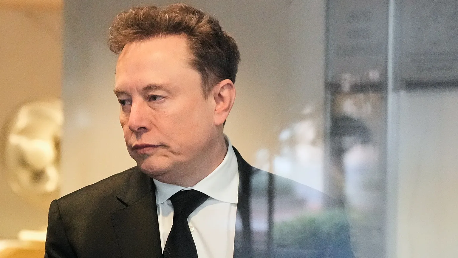 Elon Musk arrives at the federal court in Oakland, California, this Tuesday, 28 April 2026.