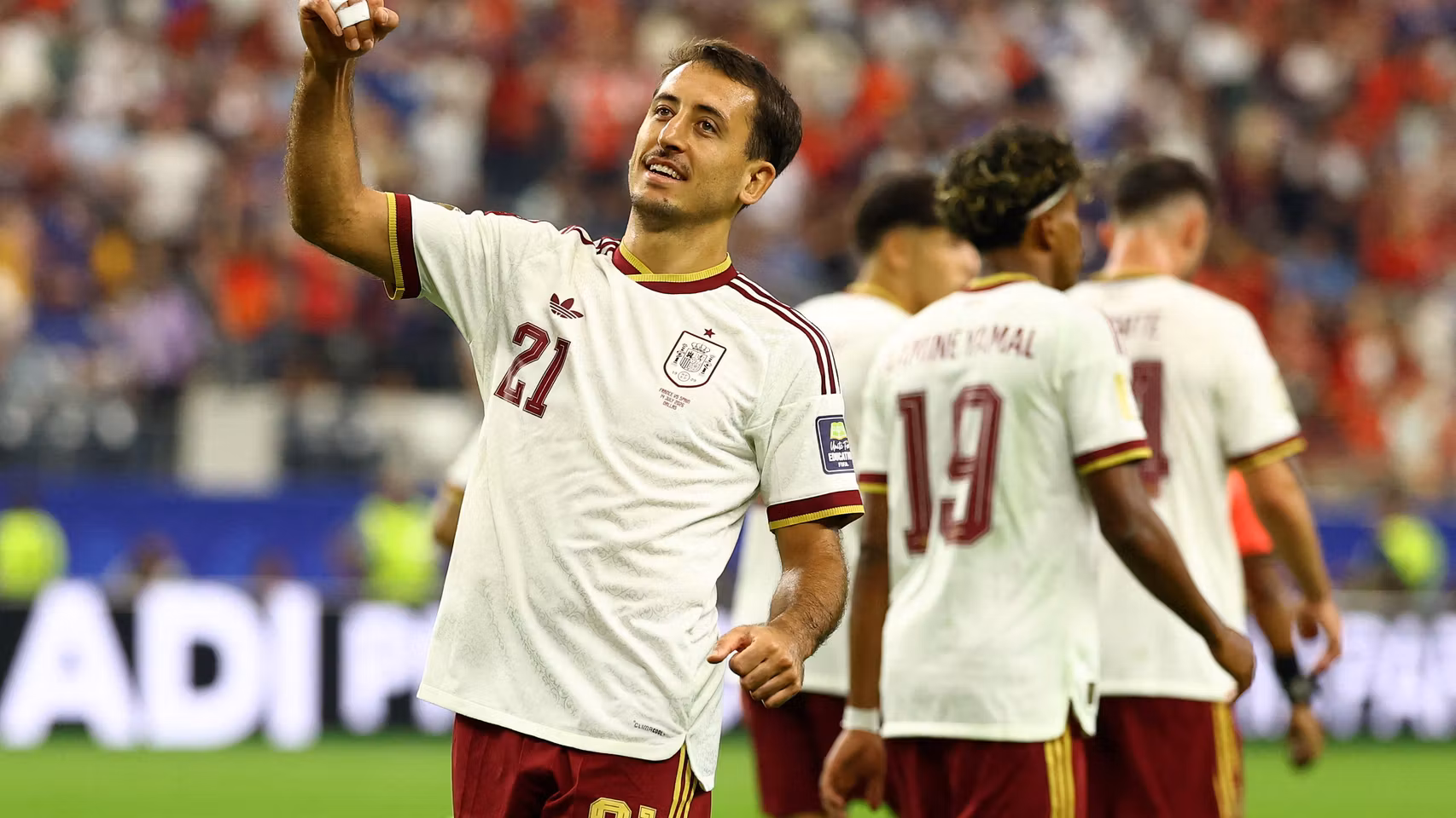 Mikel Oyarzabal celebra su gol ante Francia.