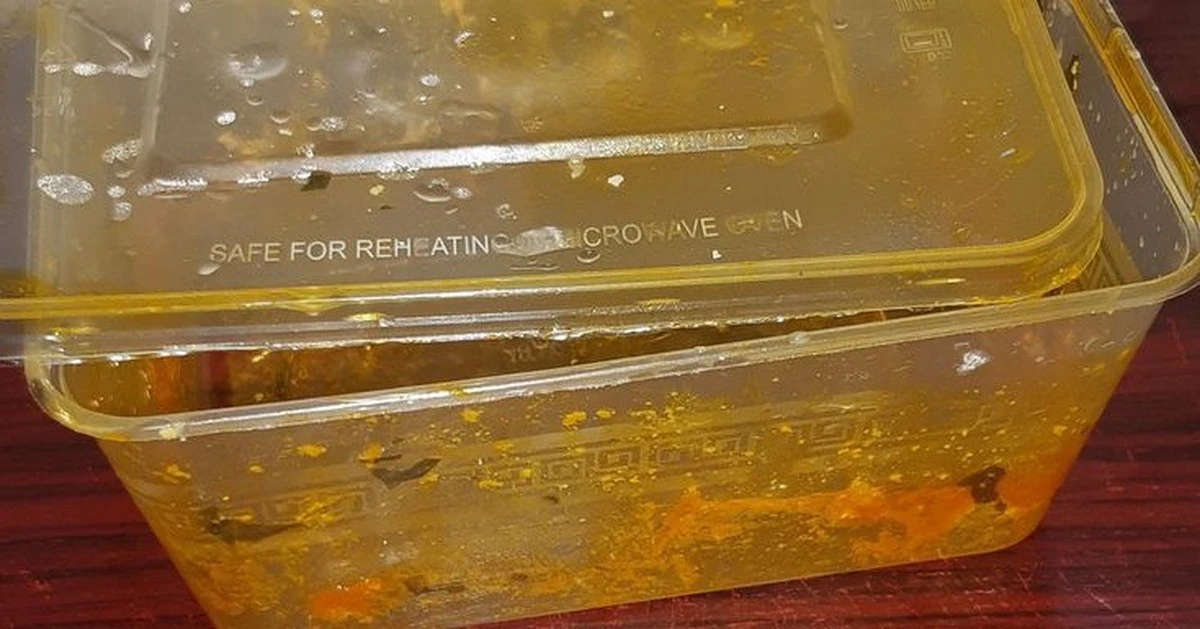 Aceite en el plástico: por qué nunca debes usar agua caliente en tus recipientes de comida - image 1