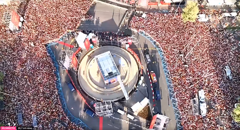 Thousands of supporters turn Cibeles Square red as they welcome the world champions after their victory over Argentina.