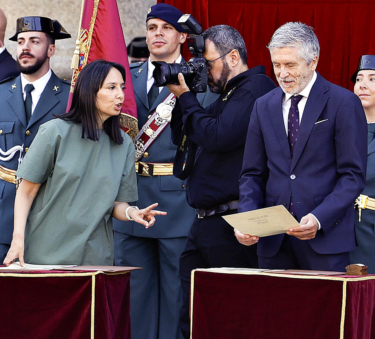 La directora de la Guardia Civil, Mercedes González, y el ministro del Interior, Fernando Grande-Marlaska.