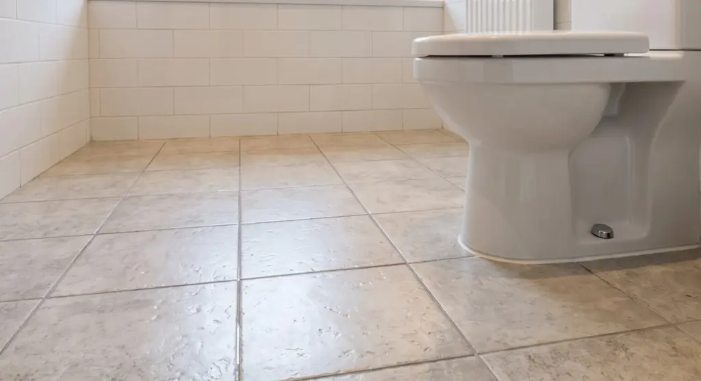 Adiós a la cal: el truco del Vinagre blanco y su Ácido acético para un baño brillante