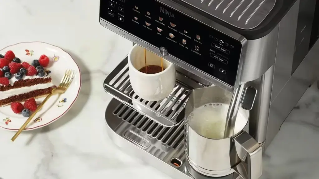 Adiós al acero: la Ninja AutoBarista Pro que ahorra luz y es tendencia