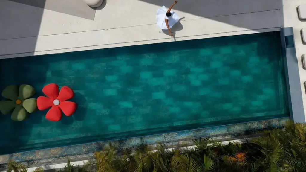 Adiós a la ruina: Moran Vununu transforma una casa en Cesarea en un resort