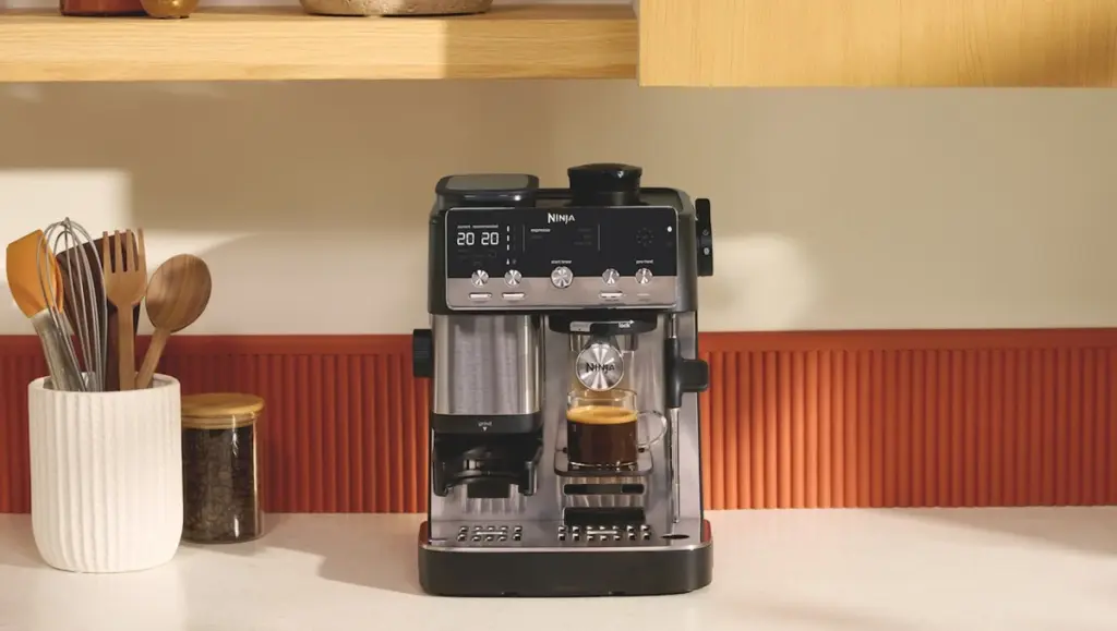 Adiós a las cápsulas: ahorra 400€ al año con Ninja Luxe Café Mini Plus