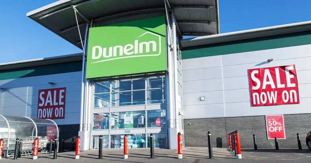 Adiós a las reformas: el set Garda Outdoor Fabric Corner Sofa Set de Dunelm baja 500 €