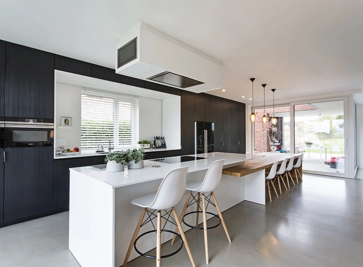Adiós a los azulejos: el nuevo suelo vinílico para renovar tu cocina sin obras - image 1