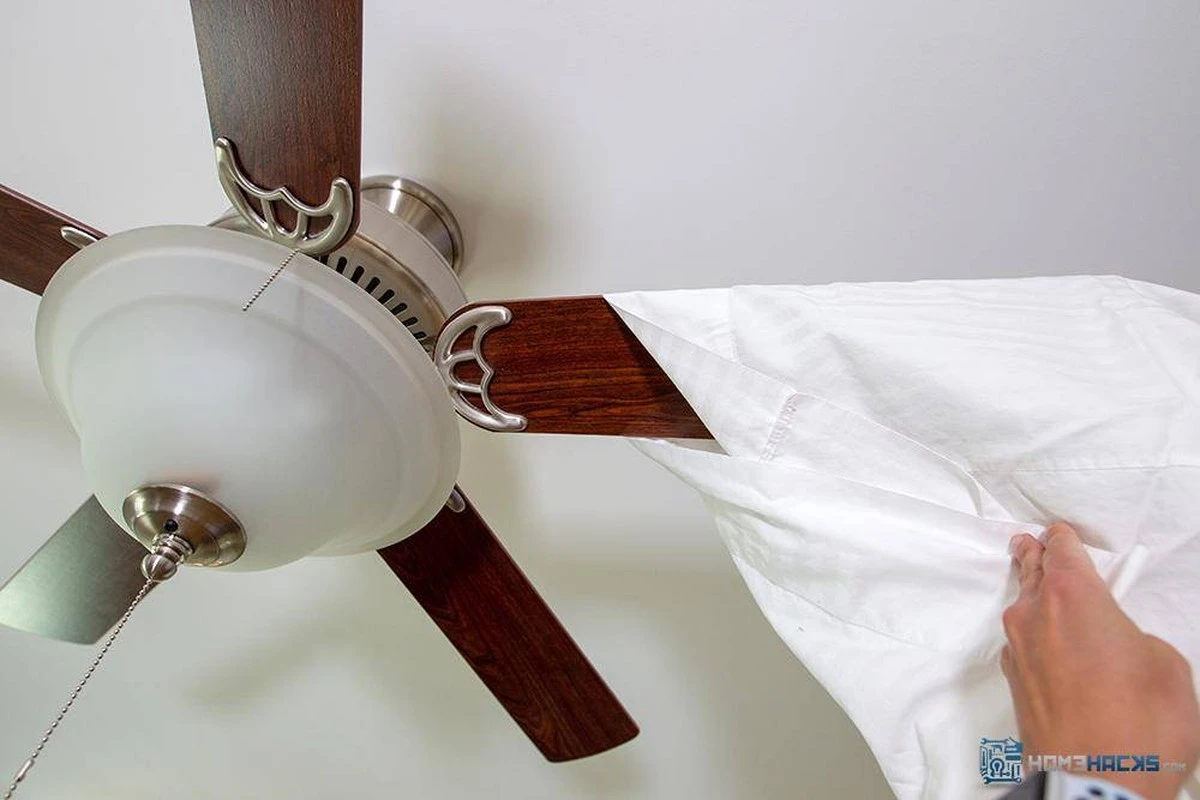 Adiós al polvo en tu ventilador de techo: el truco de 1 minuto sin ensuciar el suelo - image 1