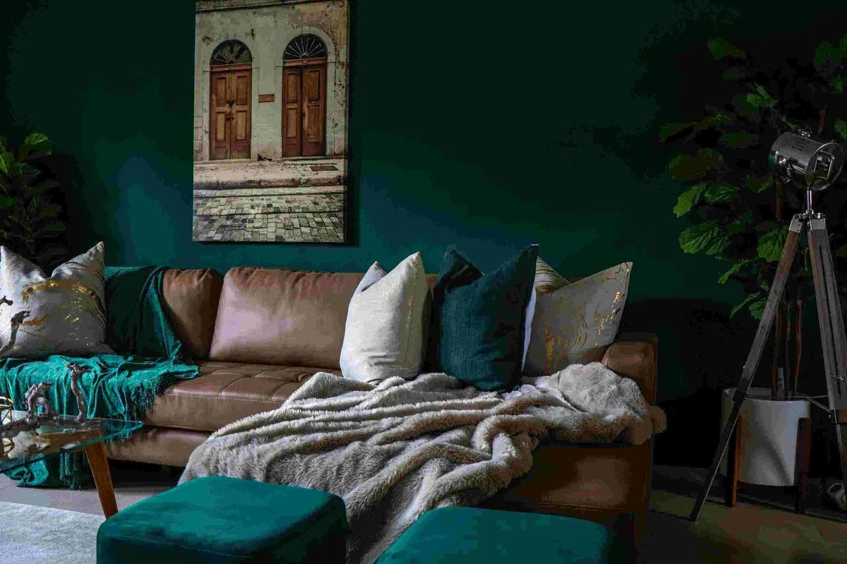 Adiós sala de estar fría: el truco viral de reforma y decoración de interiores sin obras - image 1