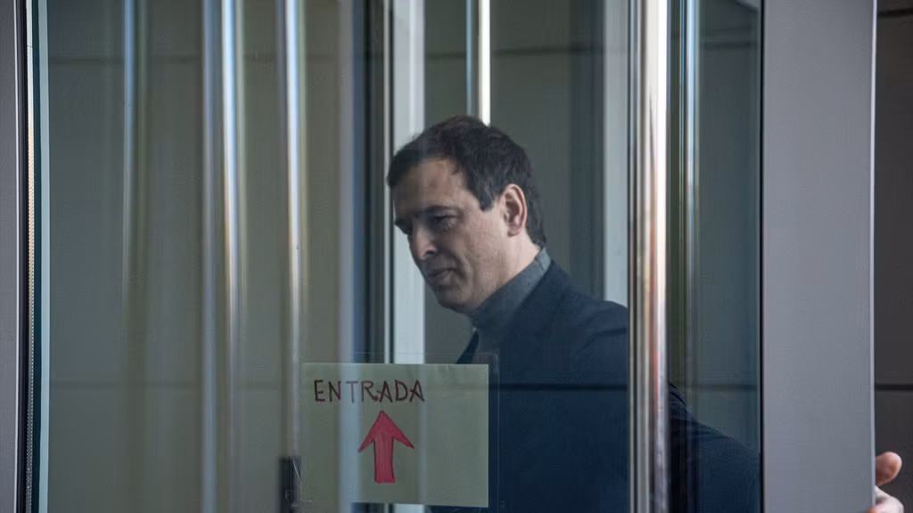 El hermano de Pedro Sánchez, David Sánchez, a su llegada a declarar en calidad de investigado en el Juzgado de Instrucción número 3 de Badajoz en abril del año pasado.