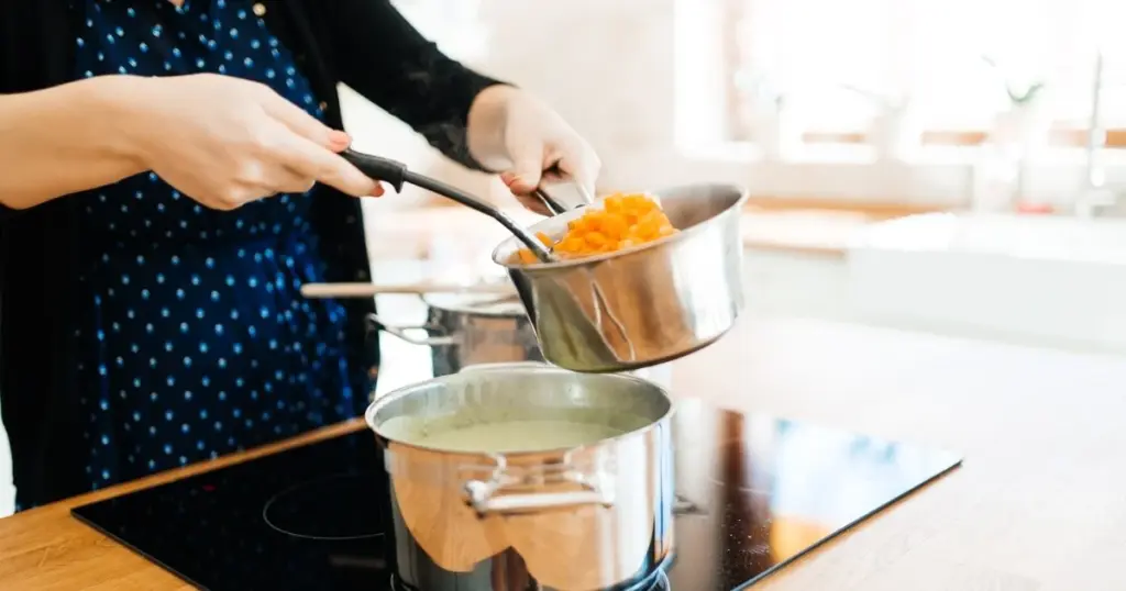Alerta con tu Anaconda Survival Cook Set: el Główny Inspektorat Sanitarny avisa de este riesgo
