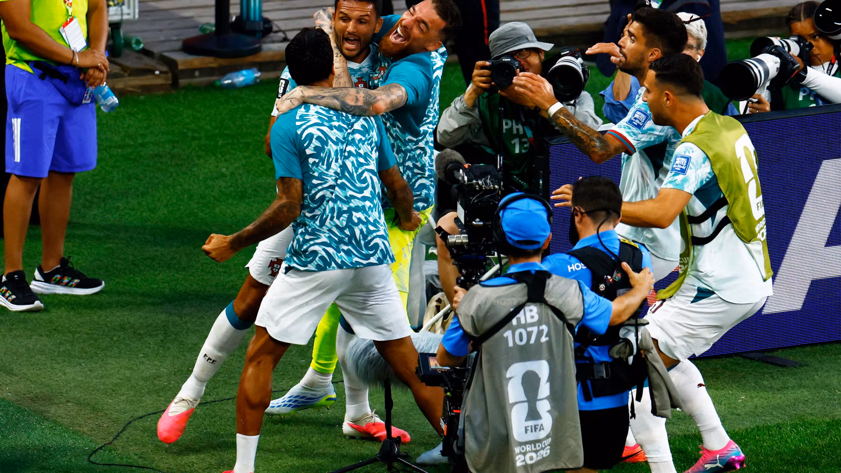 Locura portuguesa en la celebración del gol de Gonçalo Ramos.