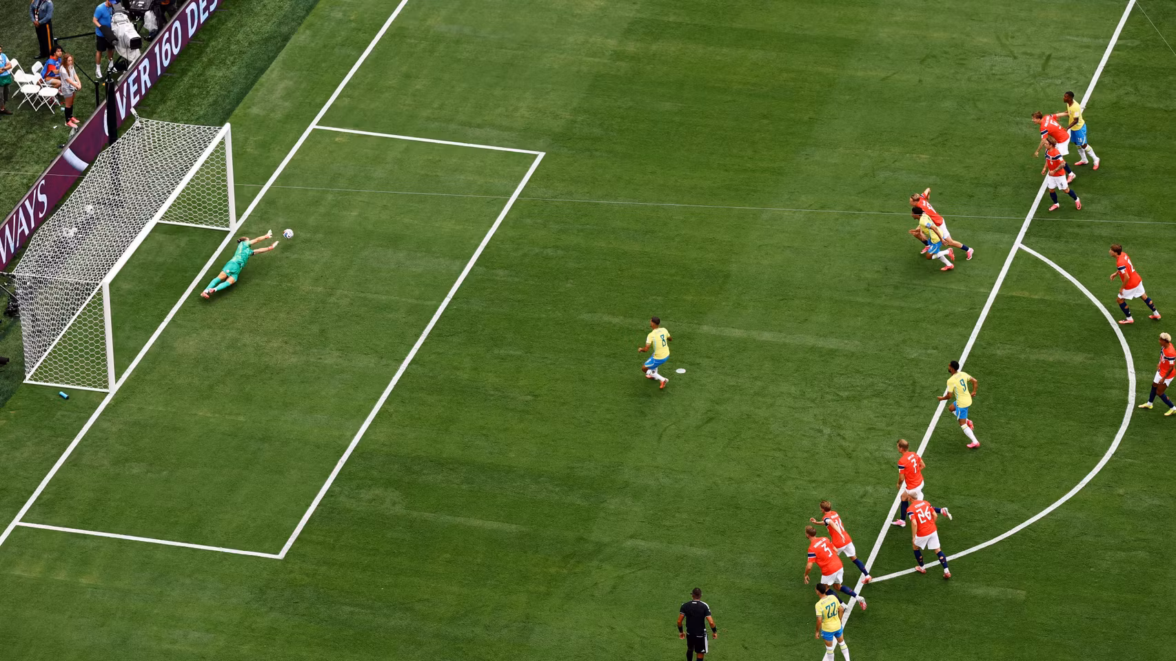 El penalti parado por Nyland a Bruno Guimaraes.