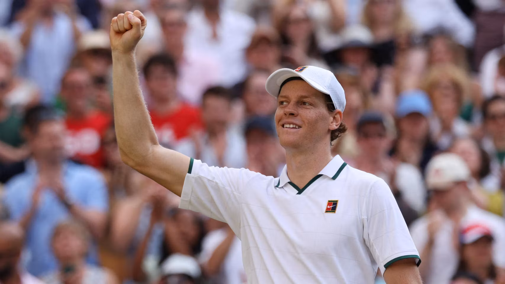 Jannik Sinner celebra la victoria ante Djokovic.