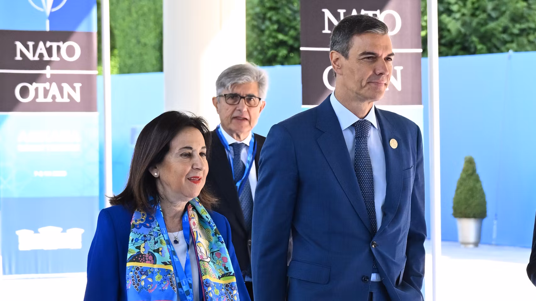 Margarita Robles y Pedro Sánchez a su llegada a la cumbre de la OTAN,