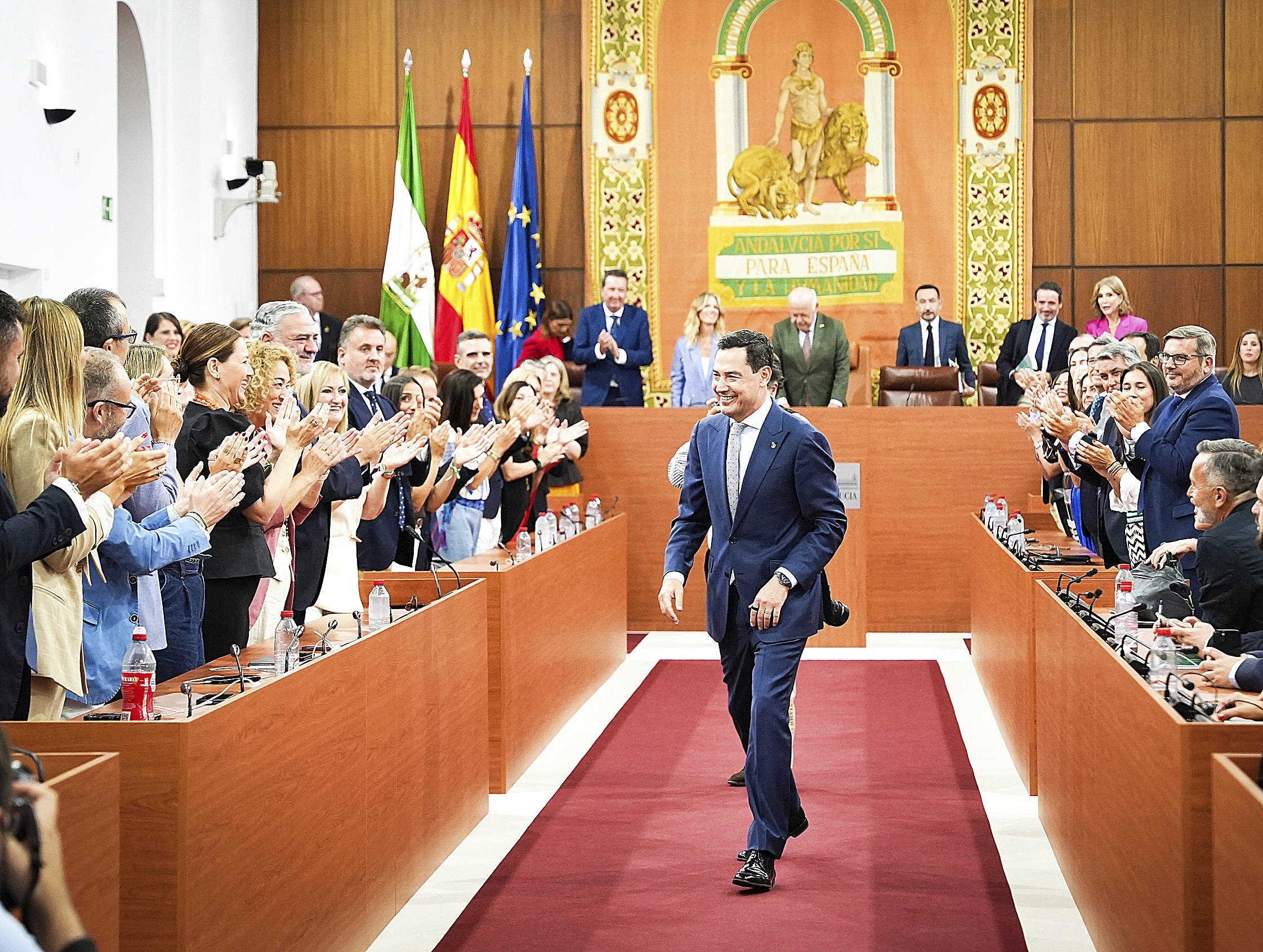 El presidente de la Junta, Juanma Moreno, en el Parlamento andaluz.