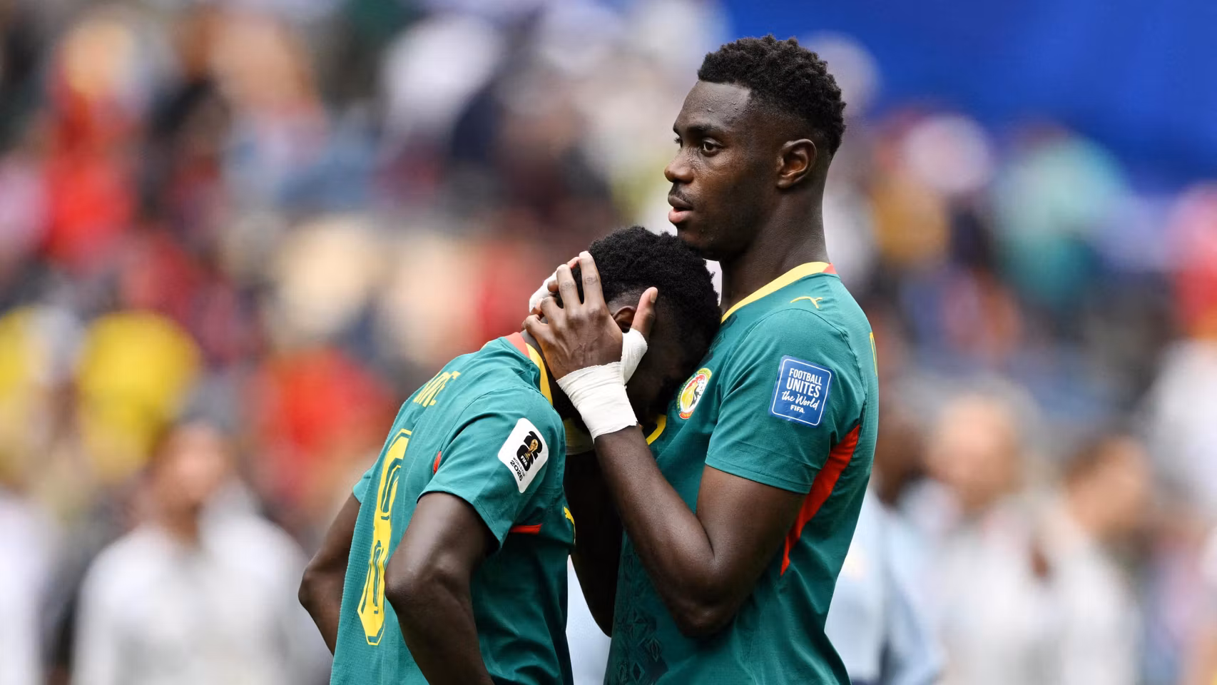 Jugadores de Senegal tristes tras ser eliminados del Mundial.
