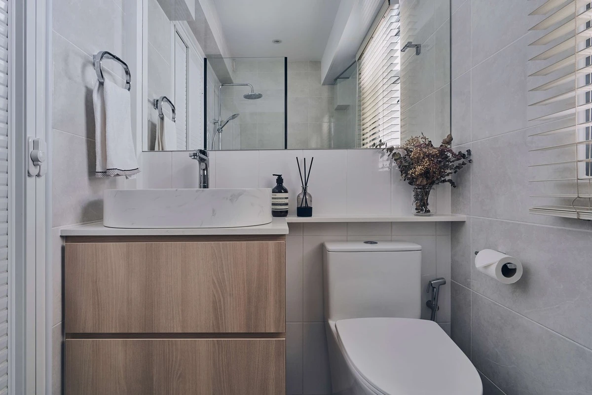 Baño impecable con Yamazaki Jitsu業: el truco de Amazon para ganar espacio - image 1