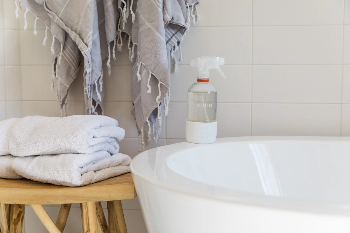 Baño impecable: mezcla Bicarbonato de sodio y Vinagre blanco para eliminar la cal - image 1