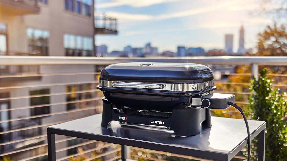 Barbacoa en el balcón sin multas: el secreto de Weber LUMIN® Compact Smart - image 1