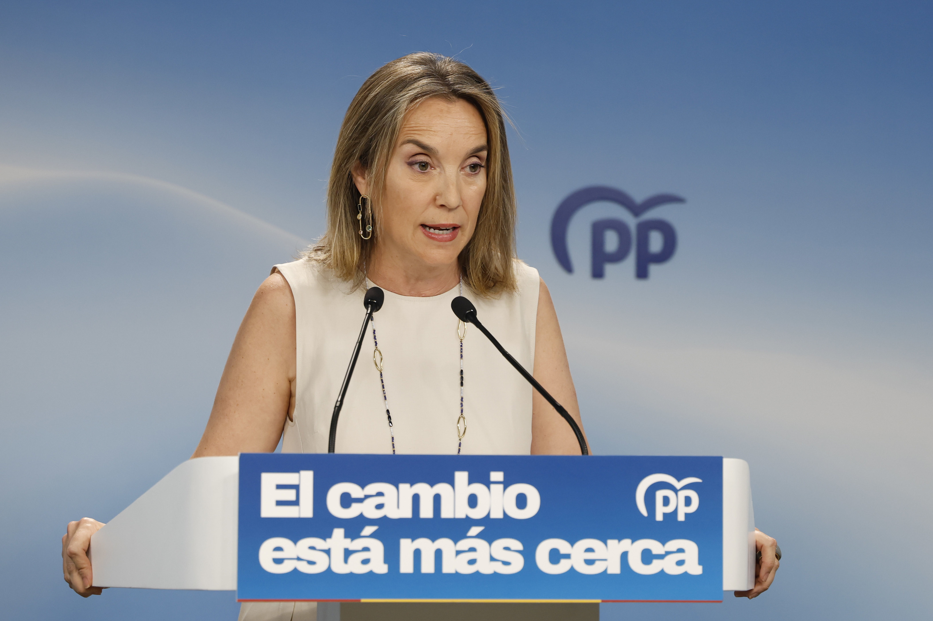 La vicesecretaria de Regeneración Institucional, Cuca Gamarra, durante la rueda de prensa que ha ofrecido en la sede del partido en Madrid