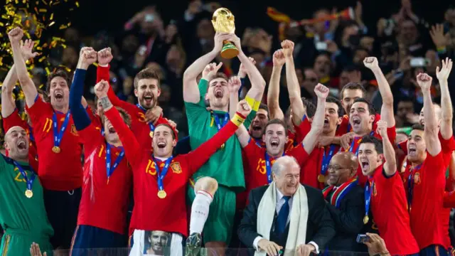 La España de 2010 celebra el título mundialista en Johannesburgo, Sudáfrica.