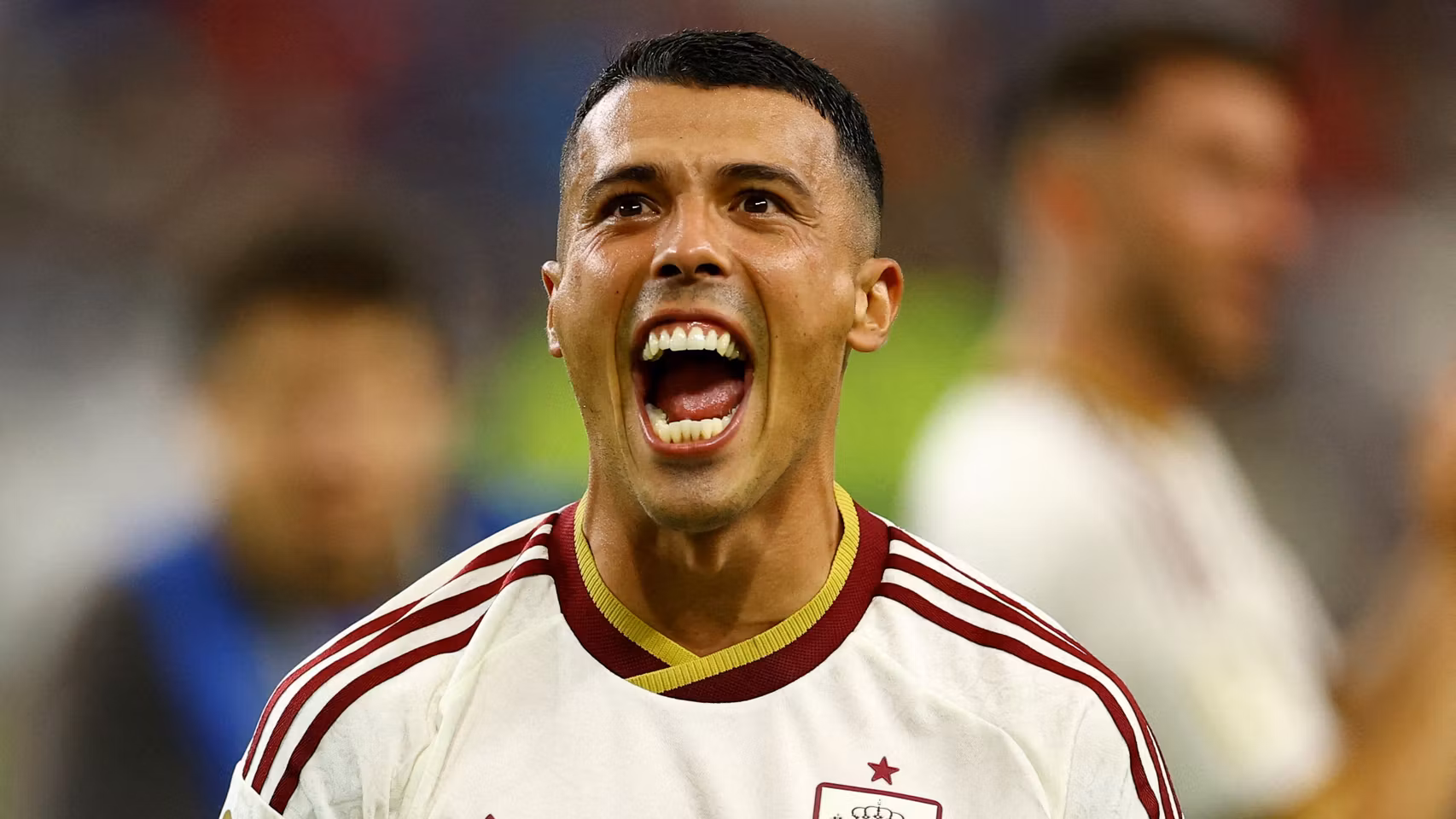 Pedro Porro celebrando con la Selección.