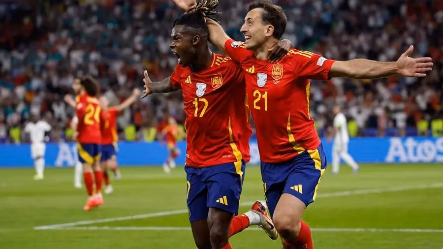 Oyarzabal celebra el gol de la victoria en la Eurocopa 2024.
