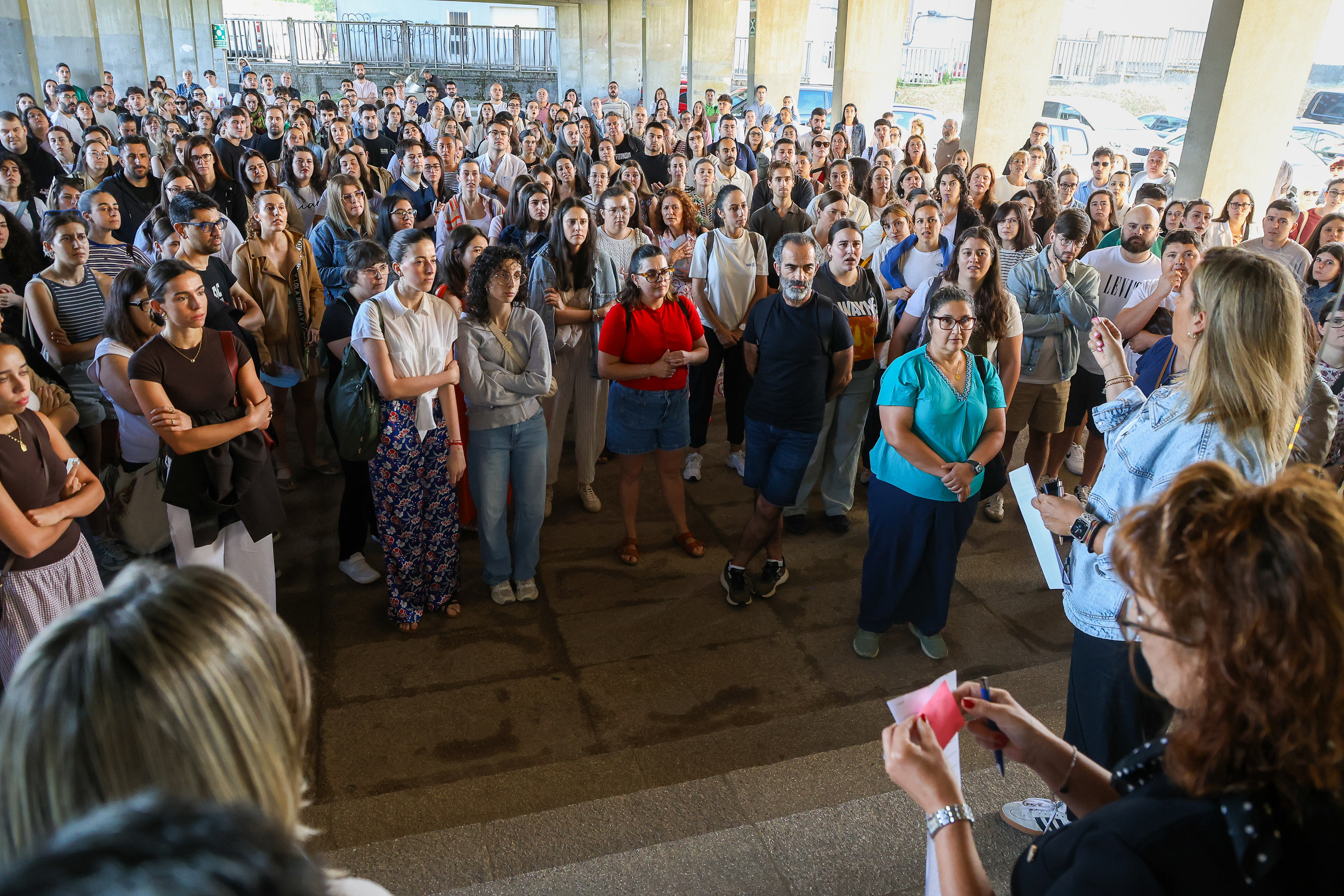 Candidatos de las oposiciones a docente que se celebraron en junio en Galicia, antes de comenzar el examen en Santiago.