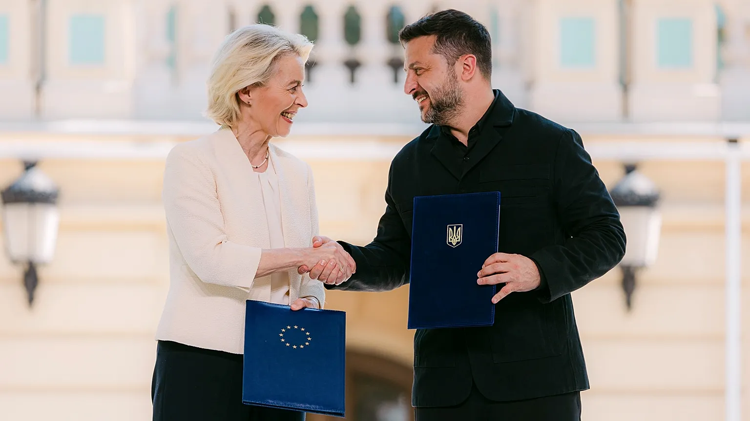 Ursula von der Leyen and Volodymyr Zelenskyy.