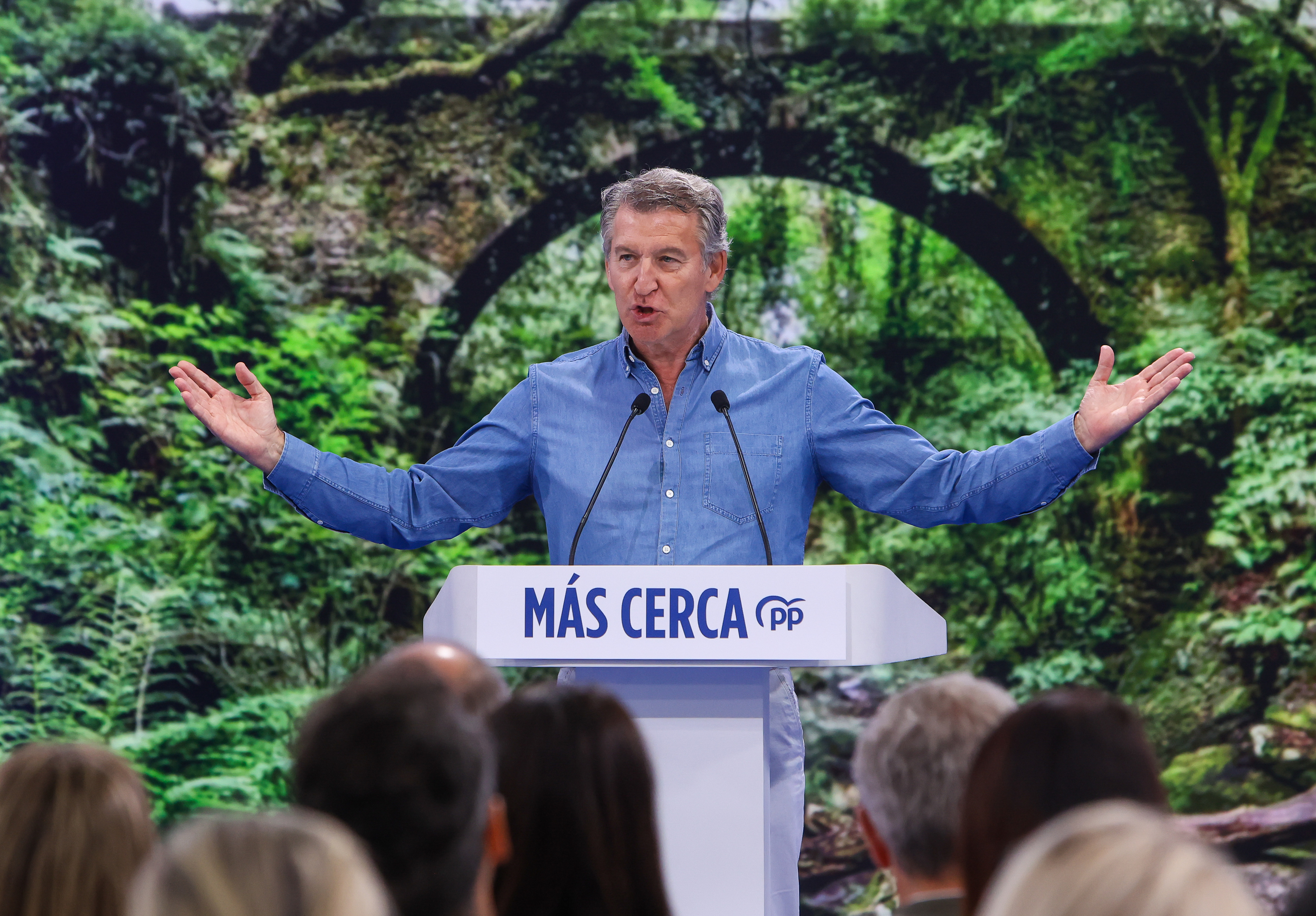 Feijóo clausura el acto de presentación de los candidatos a las capitales de provincia para las elecciones municipales de 2027.