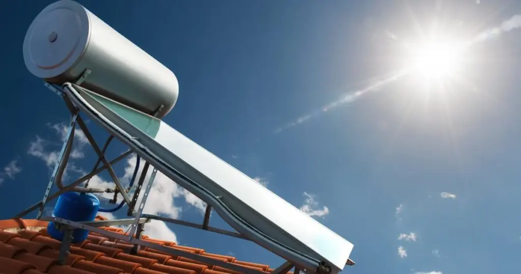 Calentador solar de agua: el error al irte de vacaciones que cuesta 1.500€ y cómo evitarlo con colectores solares protegidos