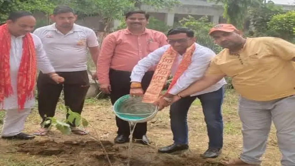 Campaña 'Un árbol en nombre de la madre': el secreto del Public Inter College, Jahangirpur