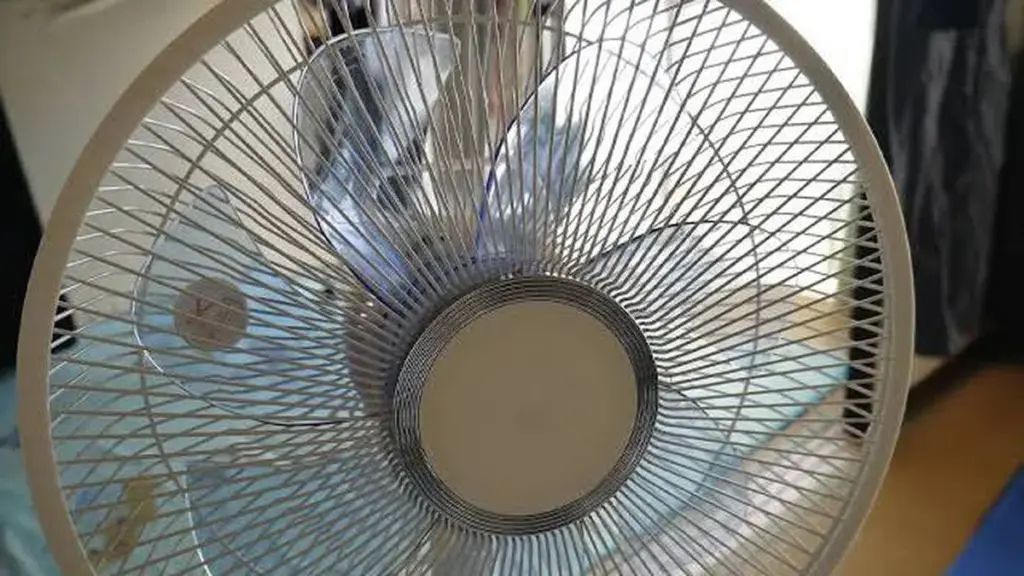Casa fresca en minutos: el secreto de Twinbird para usar tu ventilador