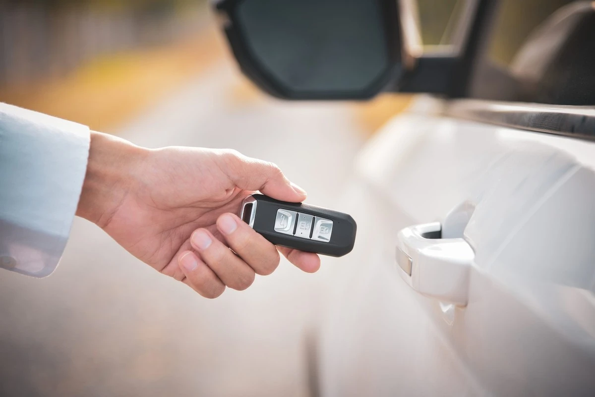 Coche sin batería en el mando: el sensor oculto para arrancar en 2 segundos - image 1