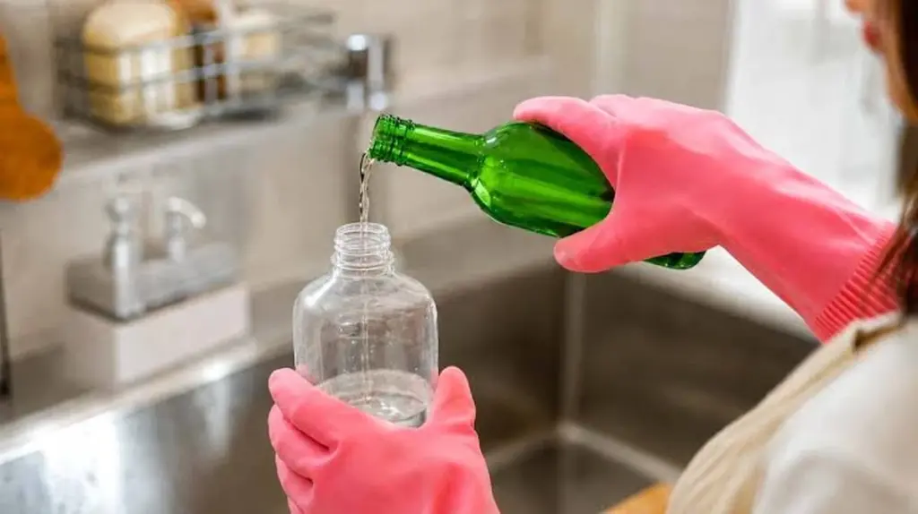 Cocina grasa: el poder del Soju y su Etanol para limpiarla en 5 minutos