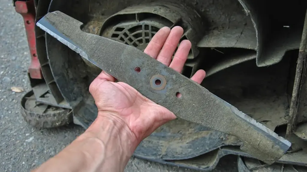 Cuchilla de cortacésped como nueva: el truco de la piedra de corindón