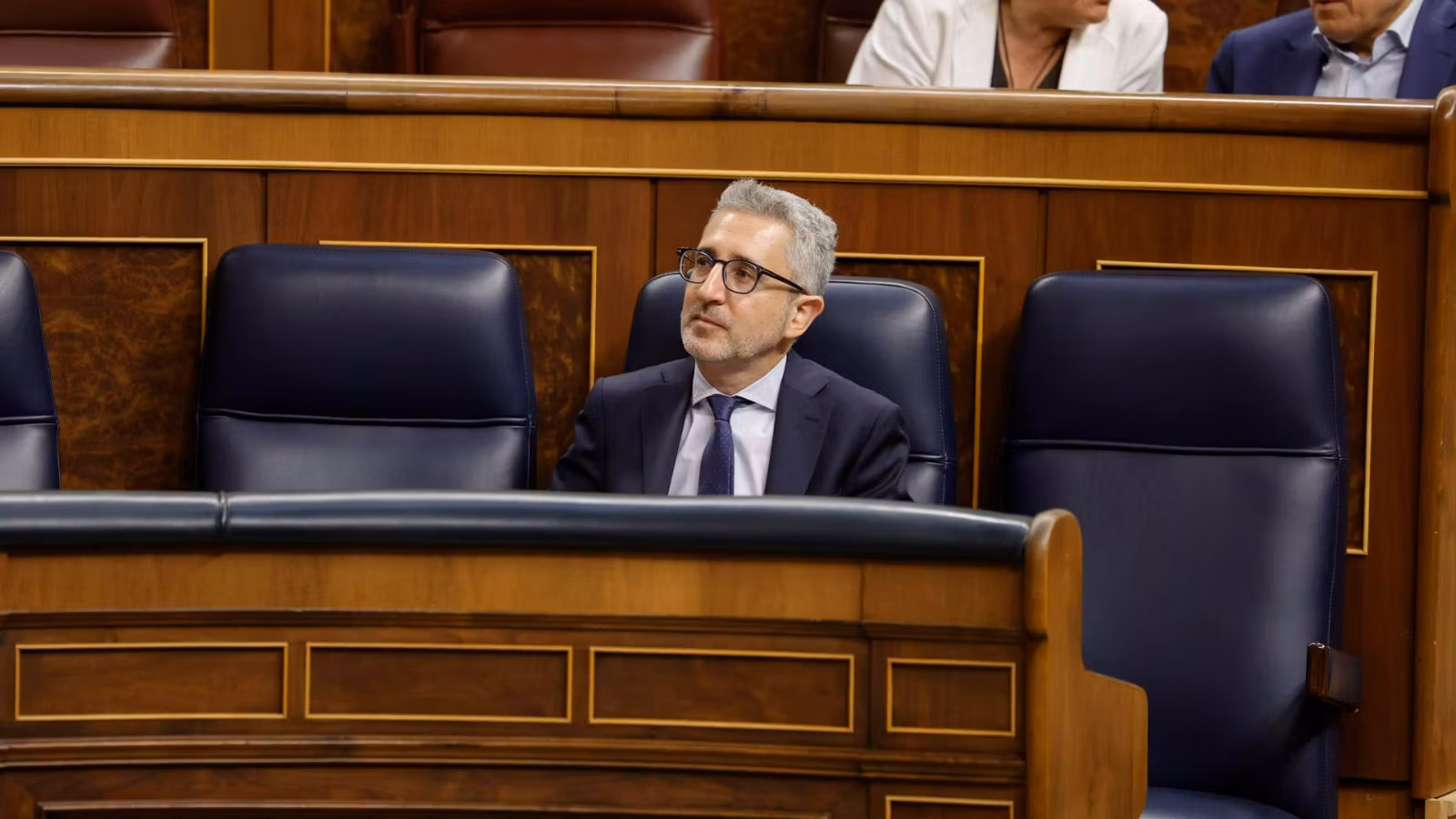 El ministro de Hacienda, Arcadi España, solo en el banco azul este jueves, ante la segunda derrota de su senda de estabilidad.