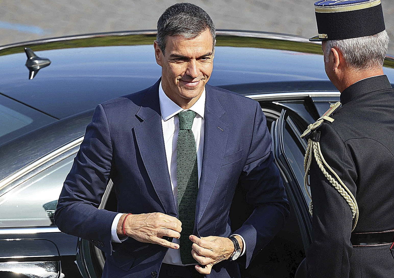 El presidente del Gobierno, Pedro Sánchez, a su llegada al desfile militar con motivo de la Fiesta Nacional de Francia, en París.