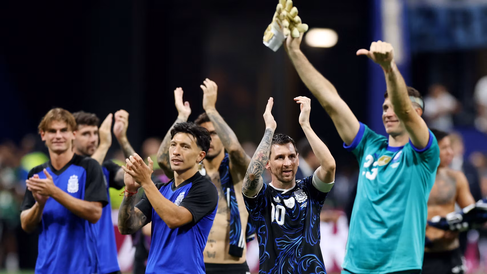 Los jugadores de Argentina celebran la clasificación para la final del Mundial 2026.