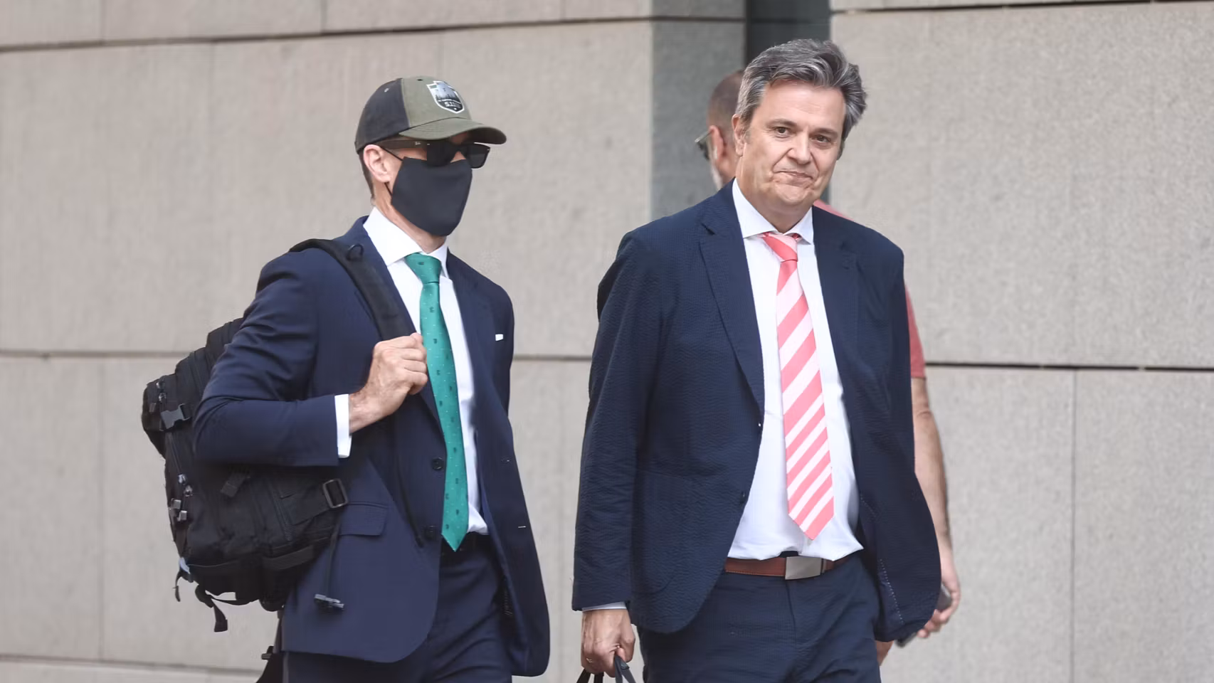 El comandante de la Guardia Civil Rubén Villalba, con mascarilla, a su llegada este martes a la Audiencia Nacional.