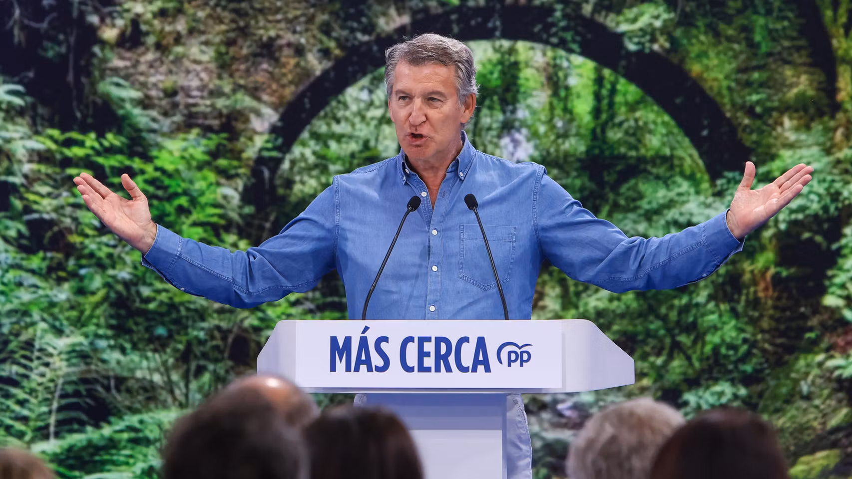 El líder del PP, Alberto Núñez Feijóo, este sábado en Santiago de Compostela.