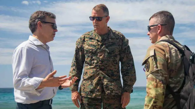 El encargado de negocios de EE.UU, John Barrett, junto al jefe del Comando Sur, Francis Donovan, en Venezuela.