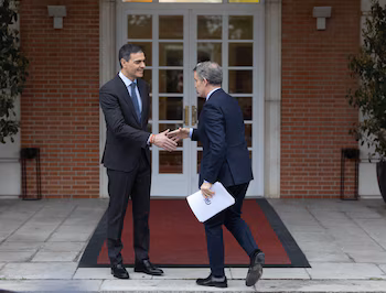Pedro Sánchez recibe a Alberto Núñez Feijóo en La Moncloa (Europa Press)