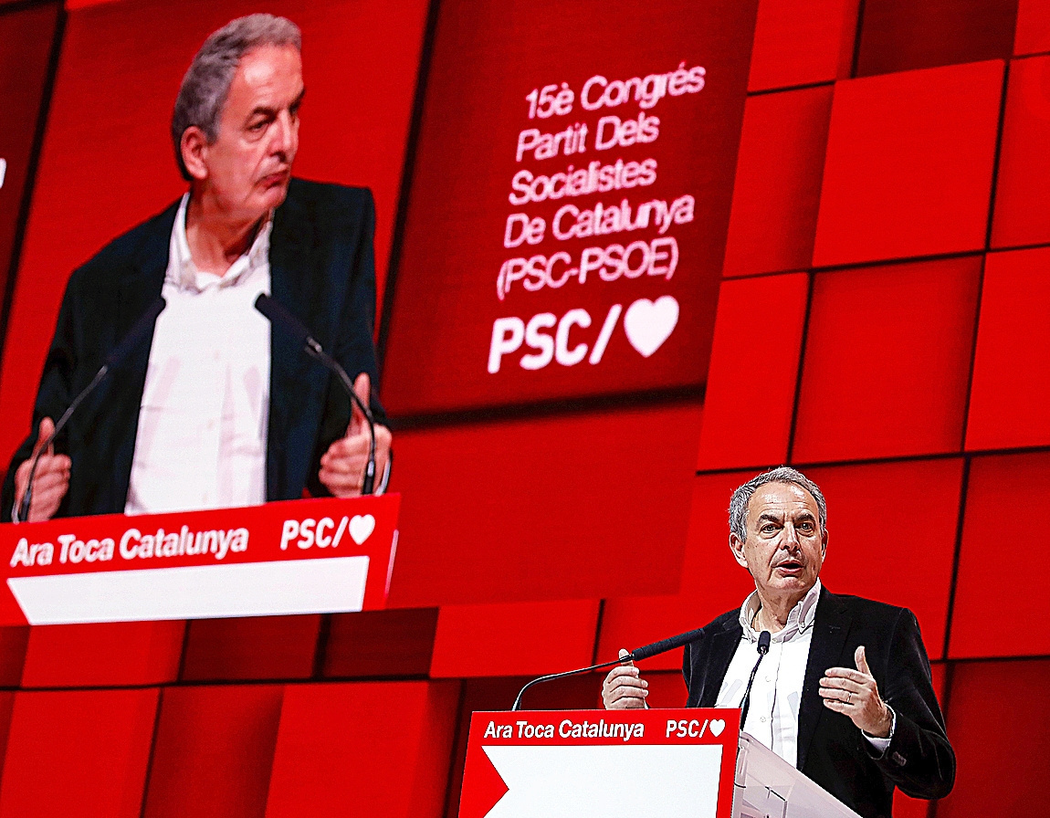 El ex presidente del Gobierno, José Luis Rodríguez Zapatero, en un mitin en Barcelona
