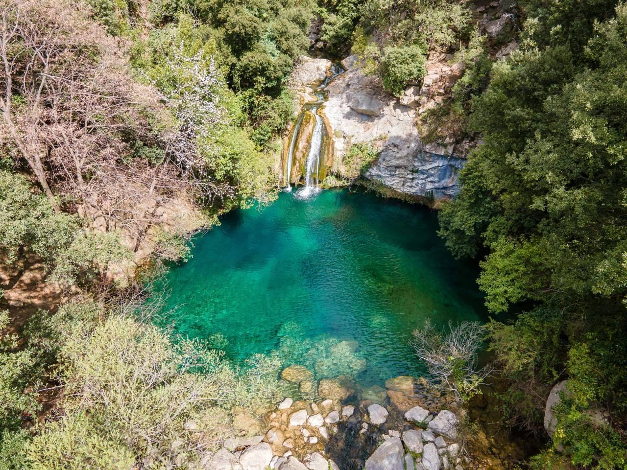 Foto: Panorámica de una de las pozas naturales más visitadas de Girona durante el verano. (Shutterstock)